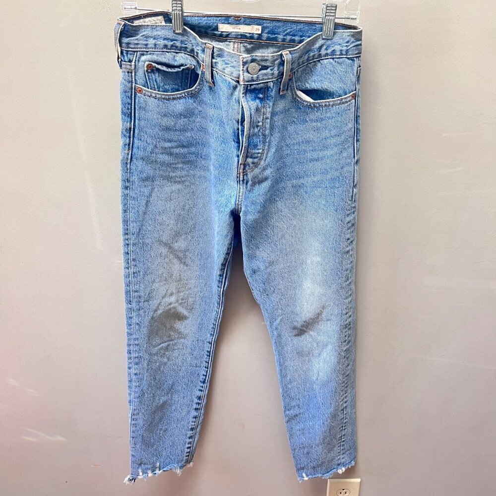 Levi's Premium Wedgie Fit Jeans Women's‎ W29 Light Wash Distressed Hem